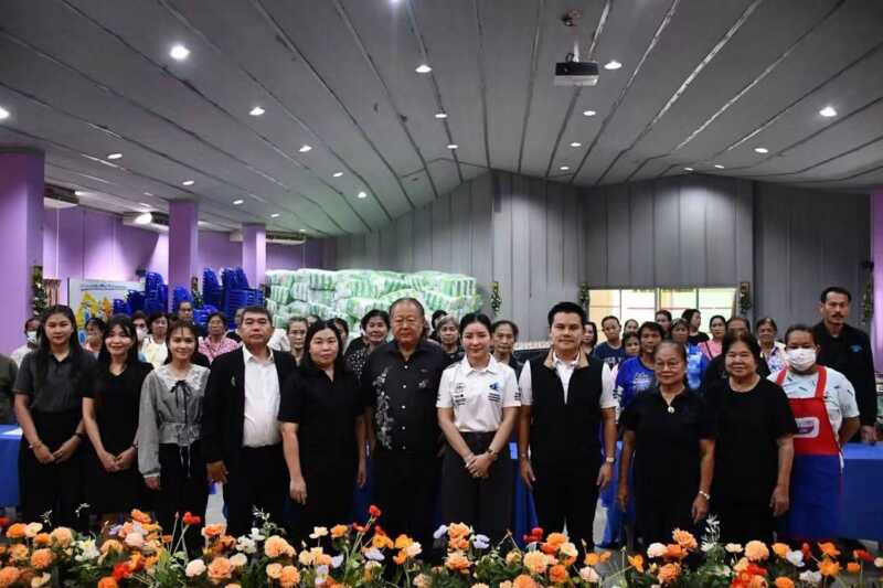 “นายกเต๋า” ลงมือทำขนมกับผู้สูงอายุ เปิดคลาส “อาลัวแป้งสด” สร้างอาชีพ–สร้างรายได้ เติมความสุขวัยเกษียณ