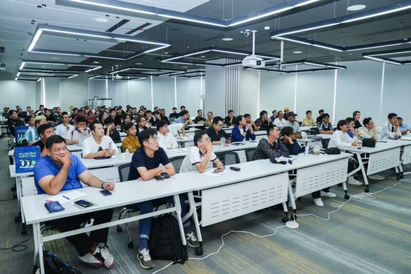 AIS PLAY ปลุกพลังเสียงพากย์บอลไทยลีก รับฤดูกาล 2026/27 ติวเข้มทุกจังหวะ เติมสีสันทุกเกม กับศาสตร์การสื่อสารจาก “น้าเน็ก”