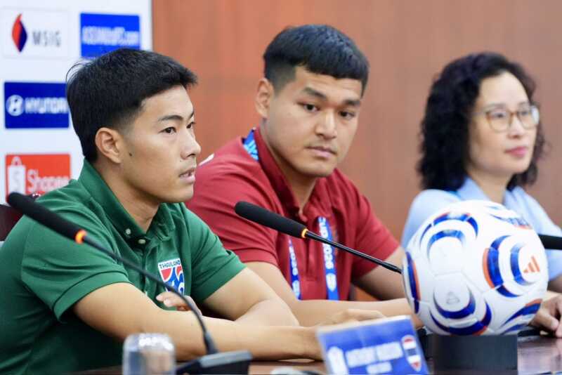 แอนโธนี ฮัดสัน” และ “สารัช อยู่เย็น” แถลงข่าวก่อน ทีมชาติไทย ลงทำศึกอาเซียน คัพ 2026 รอบชิงฯ นัดที่ 2 กับ เวียดนาม