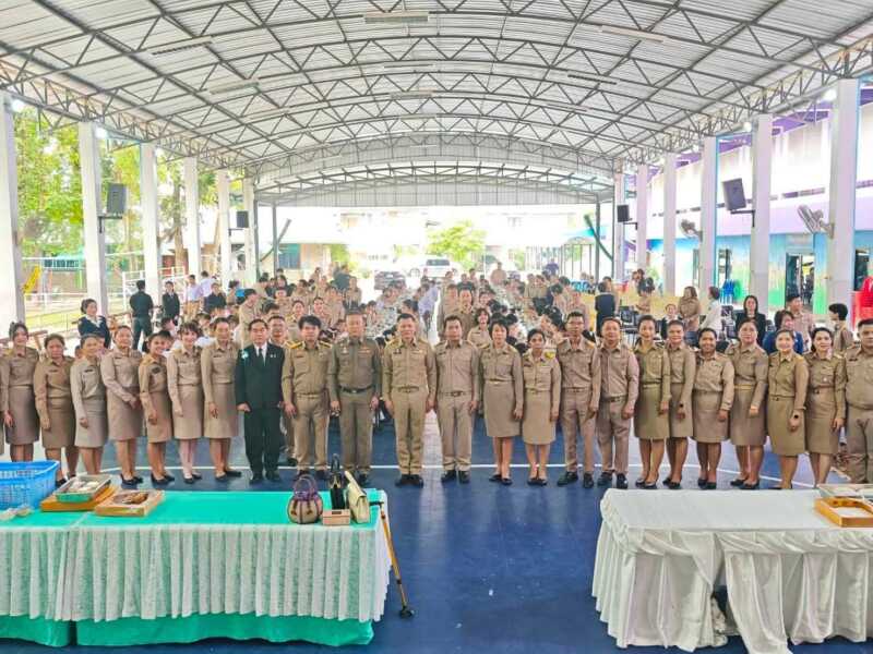 ผบก.ภ.จว.มุกดาหาร ร่วมพิธีมอบสิ่งของพระราชทานเนื่องในกิจกรรมวันแม่แห่งชาติ ส่วนภูมิภาค 76 จังหวัด ประจำปี 2569