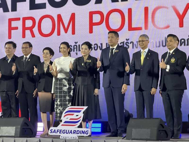 ร่วมการอบรม นาวาเอกเพชรเกษม รตาภรณ์ รองเลขาธิการและนายทะเบียน สมาคมกีฬายกน้ำหนักสมัครเล่นแห่งประเทศไทย
