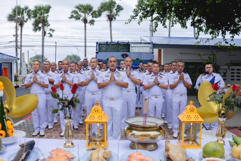 อิ่มบุญ อิ่มใจ อิ่มท้อง! “กองพันฉลาม” จัดเต็มทั้งทำบุญ–มอบทุน–เลี้ยงอาหารกำลังพล