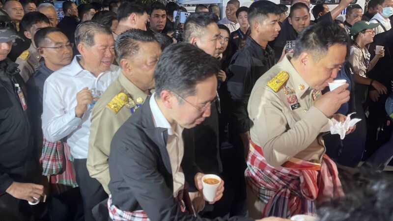 นายกฯ อนุทิน” เดินเมืองเก่าสงขลา ทักทายชุมชน สัมผัสเสน่ห์เมือง เดินหน้าผลักดันสู่มรดกโลก