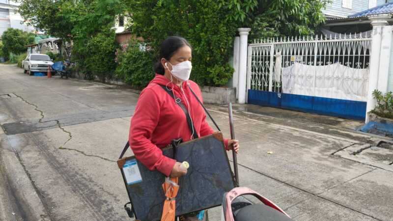 ปทุมธานี – สาวพิการทางสายตาขายลอตเตอรี่เข้าแจ้งความถูกโรคจิตตามลวนลาม