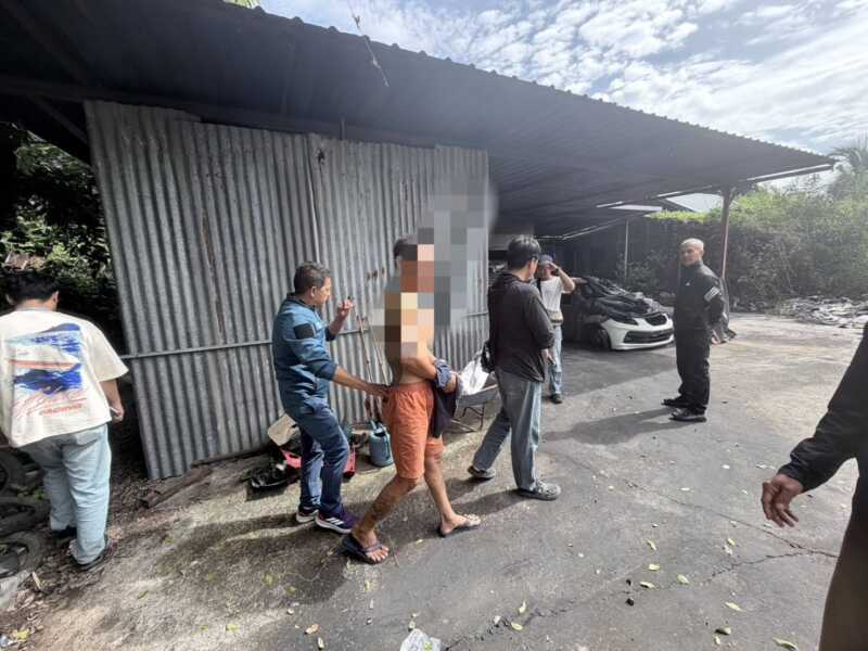 ปทุมธานีรวบหนุ่มเผาขยะป่วนชาวบ้านเช็กประวัติพบหนีหมายจับคดียาเสพติด