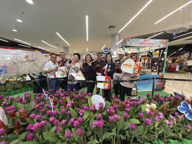 มุกดาหาร – โรบินสันเนรมิต สรวงสวรรค์ผีเสื้อ พร้อมป้อนน้ำหวานผีเสื้ออย่างใกล้ชิด