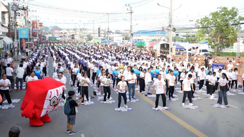 อ.สรรคบุรีรวมพลัง อสม.กว่า 2,000 คน จัดมหกรรม เต้น 9 ช่อง ป้องกันลืม สร้างชุมชนต้นแบบสู้ภาวะสมองเสื่อมผู้สูงวัย