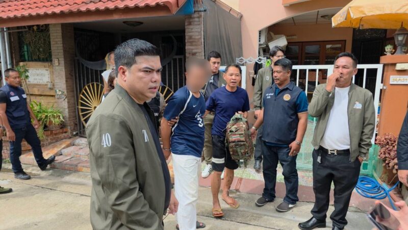 ปทุมธานี – ผวาชายจิตเวชคลั่งถือมีดป่วนชุมชน ทีมพรรคกล้าธรรมรุดคุมตัวส่งศรีธัญญารักษา