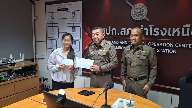 ตำรวจสำโรงเหนือโชว์ตามเงินจากขบวนการหลอกลวงเทรดทอง คืนให้ผู้เสียหายได้ 2 ล้านบาท
