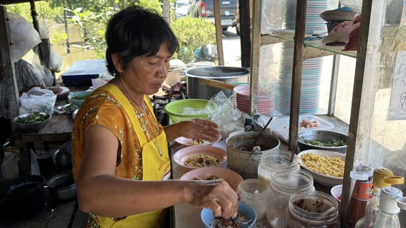ปทุมธานี – ชี้เป้าของอร่อยตำนาน 50 ปีก๋วยเตี๋ยวไส้หมูเตาฟืนลาดหลุมแก้ว