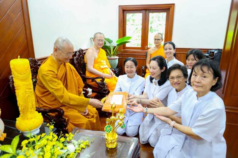 ปทุมธานี – สานพุทธสัมพันธ์ไทย–เวียดนาม ถวายเทียนพรรษา 9 วัดเถรวาทในนครโฮจิมินห์