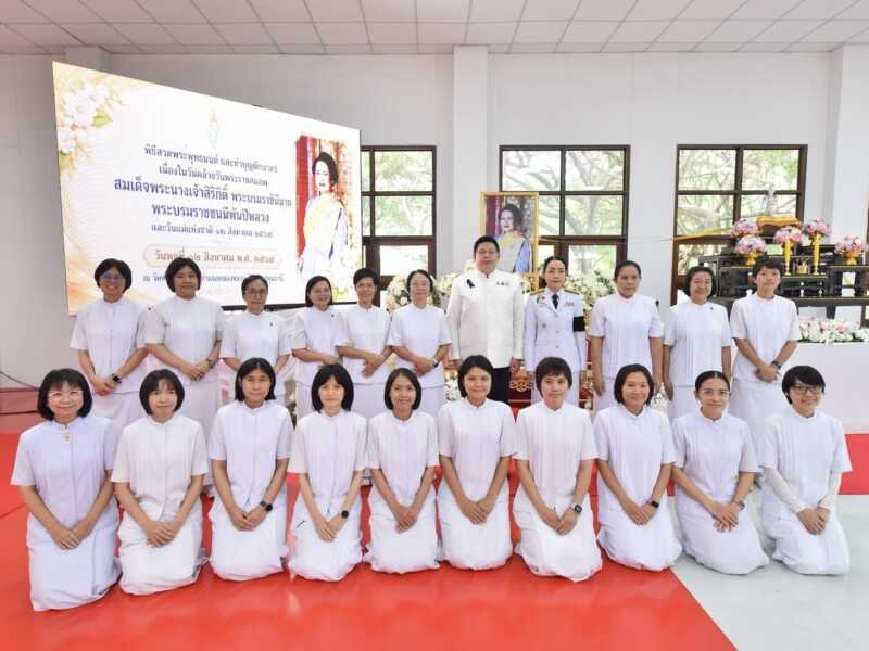 ปทุมธานี – พสกนิกรคลองหลวงพร้อมใจทำบุญตักบาตร ถวายพระราชกุศล 12 สิงหา
