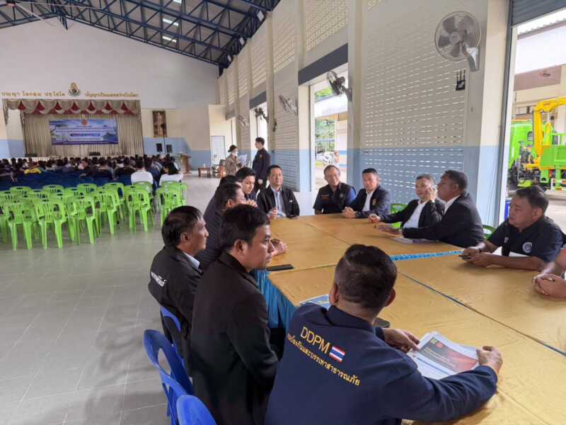 สส.เขต3 ประจวบคีรีขันธ์ นำกรรมาธิการการบริหารจักการทรัพยากรน้ำสภาผู้แทนราษฏรบุกบางสะพานน้อยแก้ภัยแล้ง น้ำกัดเซาะชายฝั่งทะเล