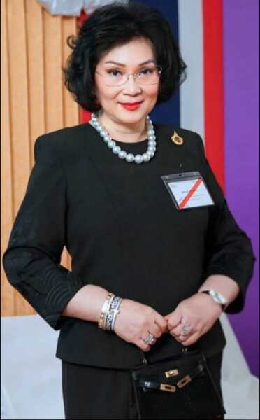 คุณหญิงปัทมา ลีสวัสดิ์ตระกูล ได้รับพระราชทานปริญญาดุษฎีบัณฑิต กิตติมศักดิ์ สาขาวิทยาศาสตร์การกีฬา จุฬาลงกรณ์มหาวิทยาลัย คณะวิทยาศาสตร์การกีฬา จุฬาลงกรณ์มหาวิทยาลัย ขอแสดงความยินดี เนื่องในโอกาสคุณหญิงปัทมา ลีสวัสดิ์ตระกูล กรรมการคณะกรรมการโอลิมปิกสากล (ไอโอซีเมมเบอร์) ได้รับพระราชทานปริญญาดุษฎีบัณฑิต กิตติมศักดิ์ สาขาวิทยาศาสตร์การกีฬา จุฬาลงกรณ์มหาวิทยาลัย ประจำปีการศึกษา 2568