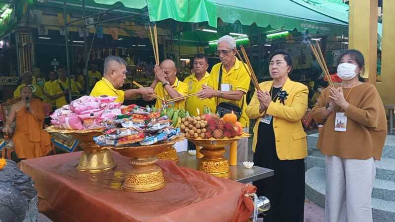 ดร.เพ็ญศรี นำคณะศิษย์หลวงพ่อโอภาสี จัด “มหาทาน” แจกสิ่งของผู้ยากไร้กว่า 2,500 คน อิ่มบุญ อิ่มใจ พลังศรัทธาอบอวลทั่ววัด