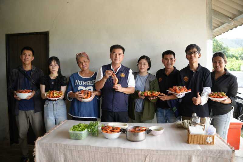 พังงา-ผู้ว่าพังงา ชวนชิม “กุ้งเสือพังงา” เลี้ยงใกล้ชิดธรรมชาติ ชูเนื้อแน่น หวานกรอบ เล็งเพิ่มช่องทางตลาดยกระดับราคาเกษตรกร