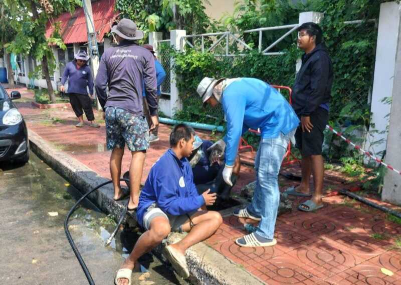 ความชื่นชมเริ่มหนาวหูเรื่อยๆผลงานเด่นต้อง “นายก หนุ่ม” รับเรื่องไม่รอช้า ลงพื้นที่ลอกท่อเร่งด่วน แก้น้ำท่วมขัง–เตรียมพร้อมรับมือฝนตกหนัก