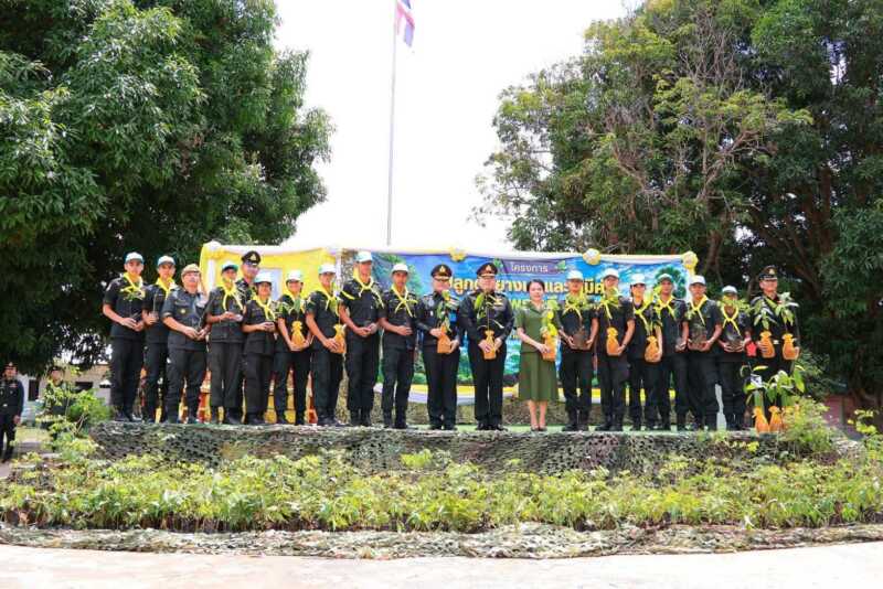 กองทัพภาคที่ 2 ผนึกกำ ลังรักษ์ผืนป่า เครือข่ายคนรักษ์ต้นไม้ ตามรอยพ่อฯ เพิ่มพื้นที่สีเขียว ชายแดน จ.สุรินทร์