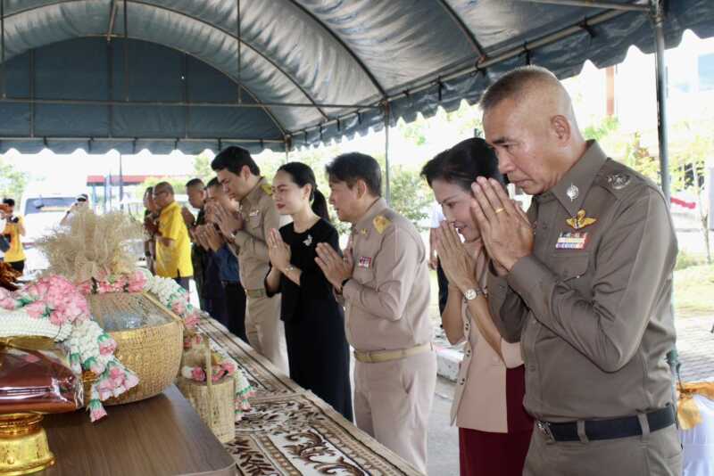 ตำรวจภูธรจังหวัดจันทบุรีประกอบพิธีเบิกเนตรหลวงพ่อพิทักษ์จันทบูรเพื่อความเป็นสิริมงคลและศูนย์รวมจิตใจของข้าราชการตำรวจและประชาชนในจันทบุรี