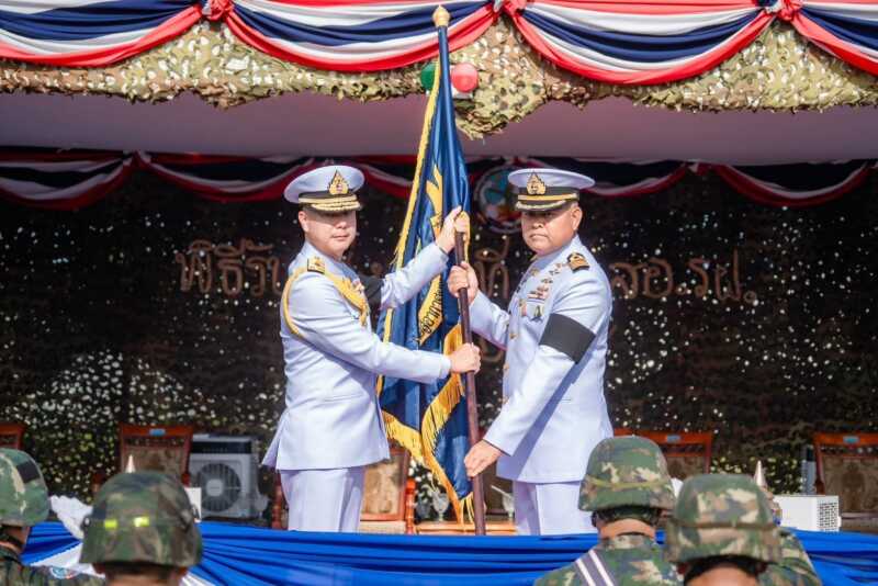 “ส่งต่อการบังคับบัญชา สานต่อภารกิจปกป้องนภาและรักษาฝั่ง” สอ.รฝ. จัดพิธีรับ–ส่งหน้าที่ ผบ.สอ.รฝ. อย่างสมเกียรติ