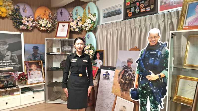 มูลนิธิชัยพัฒนา อัญเชิญสิ่งของพระราชทาน มอบแก่ครอบครัว “พันตรี จิรายุส อินทุมาน” ผู้เสียสละชีวิตจากการปฏิบัติหน้าที่ปกป้องอธิปไตยชายแดนไทย-กัมพูชา