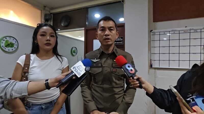 ปทุมธานี – อาสาจราจรแจงปมชนแล้วหนีหันมายิ้มรับรีบไปช่วยรถเสียขอโทษสาวมาสด้าเคลียร์ใจจบสวย