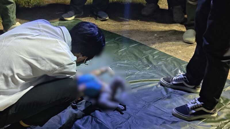 ปทุมธานี – คนงานผงะศพทารกหญิงถูกทิ้งหมกป่าหญ้า ตร.เร่งล่าตัวแม่ใจยักษ์