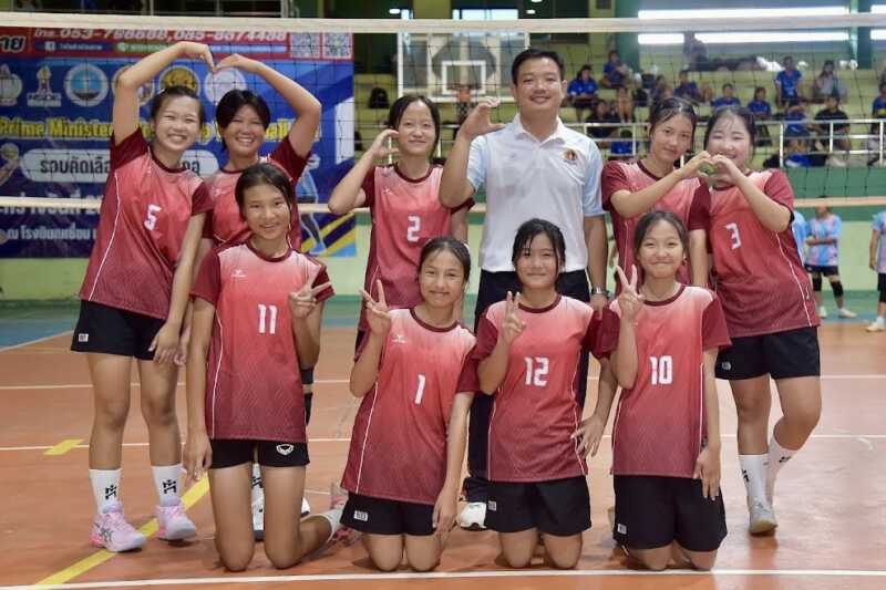 ตบสนั่นเชียงราย! “สาวน้อยเวียงแก่น” ผงาดแชมป์อำเภอศึกลูกยาง PMYC