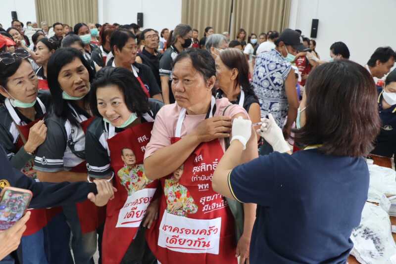 กำแพงเพชร “กำนันตู้” ผนึกกำลัง กมธ.สภาผู้แทนราษฎร จัดสัมมนาใหญ่กำแพงเพชร เปิดเวทีฟังเสียงปชช. พร้อมมอบบริการฉีดวัคซีนไข้หวัดใหญ่