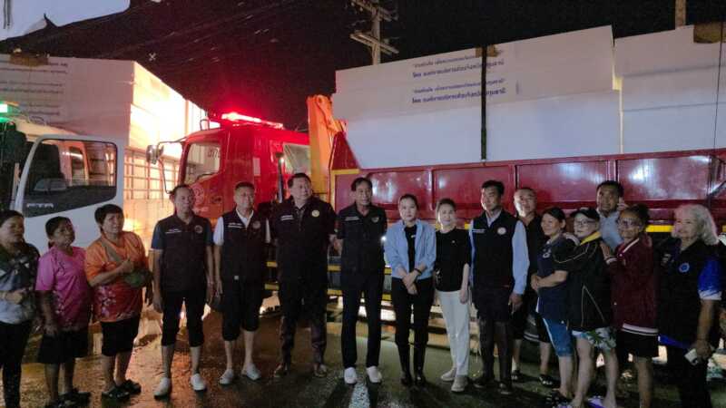 ปทุมธานี – ประชาชนร้องขอบิ๊กแจ๊ส ลุยคลองหลวงแจกโฟมกู้ชีพ สั่งส่งด่วนช่วยผู้ป่วย