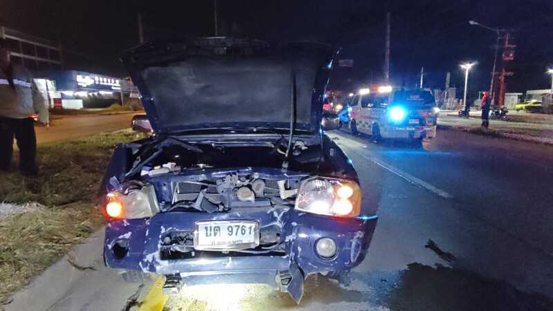 ปทุมธานี – รถเก๋งพุ่งชนช่างกระจกข้ามถนนดับคาที่กระบะเบรกไม่ทันเสยท้ายซ้ำ เจ็บระนาว 5 ราย