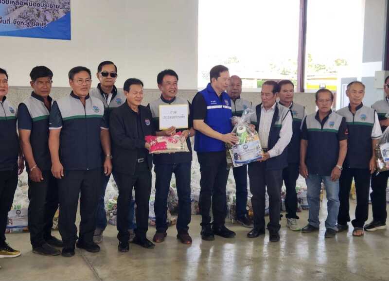 องค์การบริหารส่วนจังหวัดชลบุรี มอบถุงยังชีพช่วยเหลือพน้องประชาชน ที่ประสบอุทกภัยในพื้นที่ จังหวัดชลบุรี