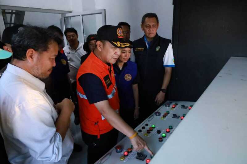 ผู้ว่าฯ ชลบุรี นำทัพลงพื้นที่ด่วน! ลุยน้ำท่วม “นิคมอมตะ เฟส 9-10” สั่งเร่งระบายน้ำลงคลองพานทอง-อ่างบางพระ
