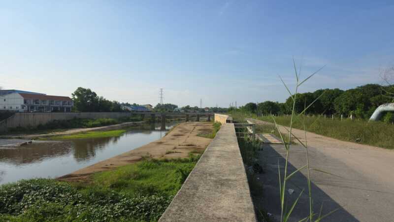 ชาวบ้านร้องสื่อ ประตูระบายน้ำเหล็ก หลังตลาดเกษตร ถูกขโมยตัดไปขาย ตั้งแต่ก่อนน้ำท่วมใหญ่ปี 68 ปล่อยทิ้งร้างไร้การซ่อมแซม