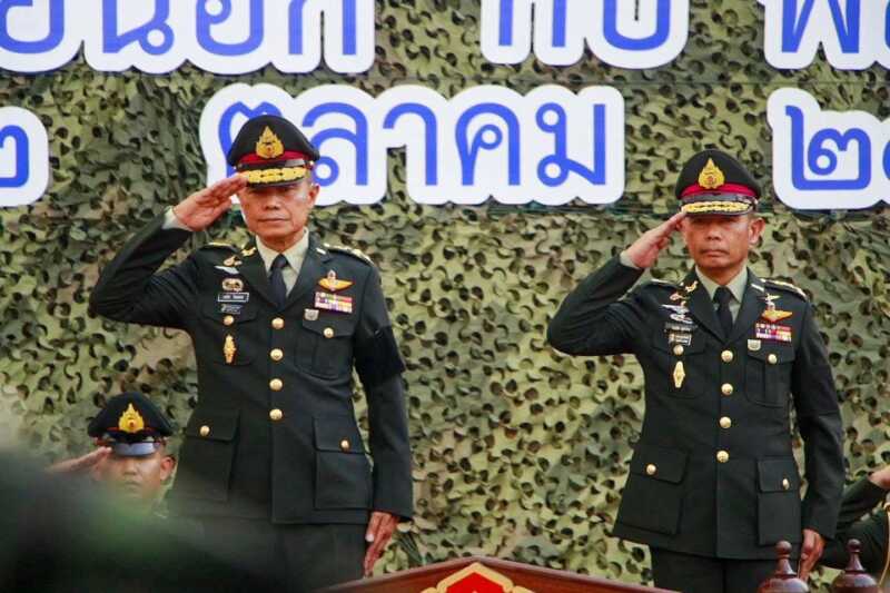 กองทัพภาคที่ 4 กระทำพิธี รับ-ส่ง หน้าที่ “แม่ทัพภาคที่ 4” พร้อมสานต่อภารกิจดูแลความมั่นคงภาคใต้