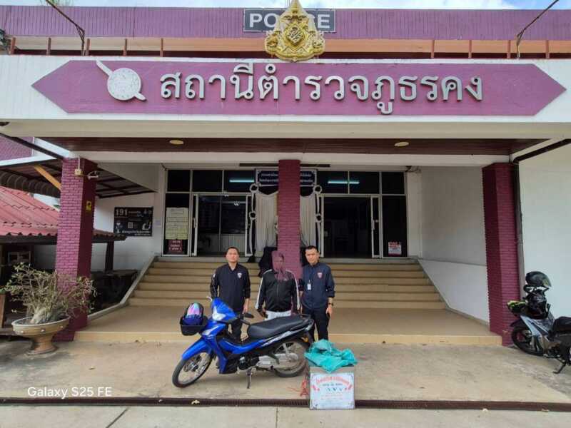 “ตม.โคราช จับกุมอินเดียวีซ่าขาดเร่ขายไอติม”
