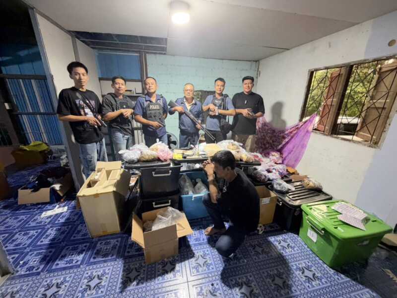 สืบบางละมุง ตาดีไล่ล่ารถต้องสงสัย เจอพอตเค ขยายผลเจอพม่าตั้งฐานผลิต ของกลางเพียบ