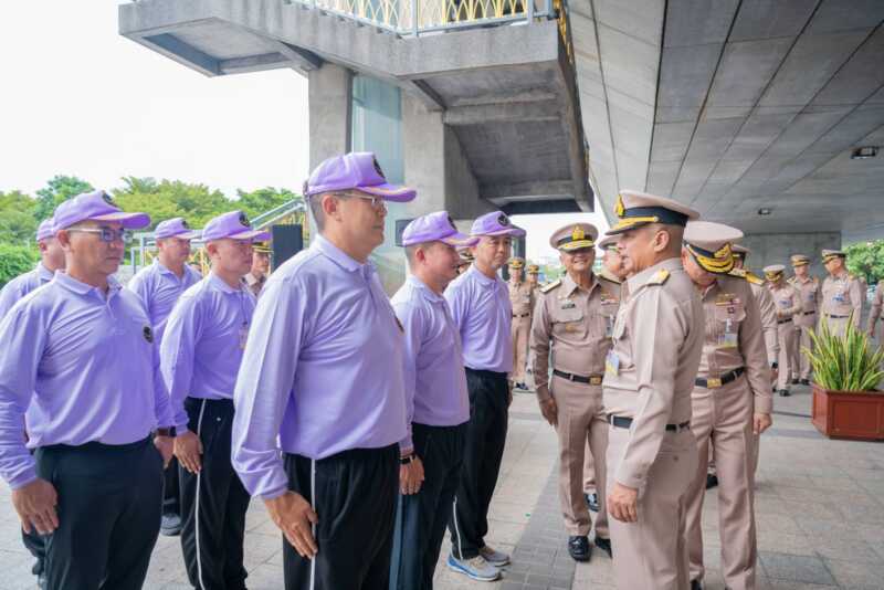 ผู้บัญชาการทหารเรือ ตรวจเยี่ยมกำลังพลฝีพายประจำเรือพระราชพิธี ในการจัดขบวนพยุหยาตราทางชลมารค