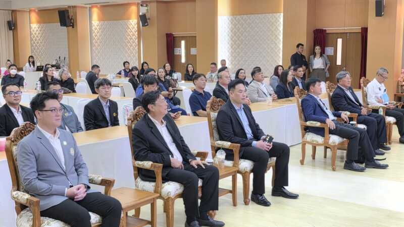 คบอ. ร่วมสำนักบริการวิชาการ และวิทยาลัยนานาชาติ ม.บูรพา ร่วมทั้งภาคีเครือข่าย จัดอบรม “แผนรับมือภัยพิบัติที่ครอบคลุมคนพิการขององค์กรปกครองส่วนท้องถิ่น” หวังสร้างสังคมแห่งโอกาสและความเท่าเทียม ขณะนายก ส.คนพิการตะวันออก กระตุ้นรัฐใส่ใจคนพิการหลังภัยพิบัติ น้ำท่วมทำเดือดร้อนถ้วนหน้า