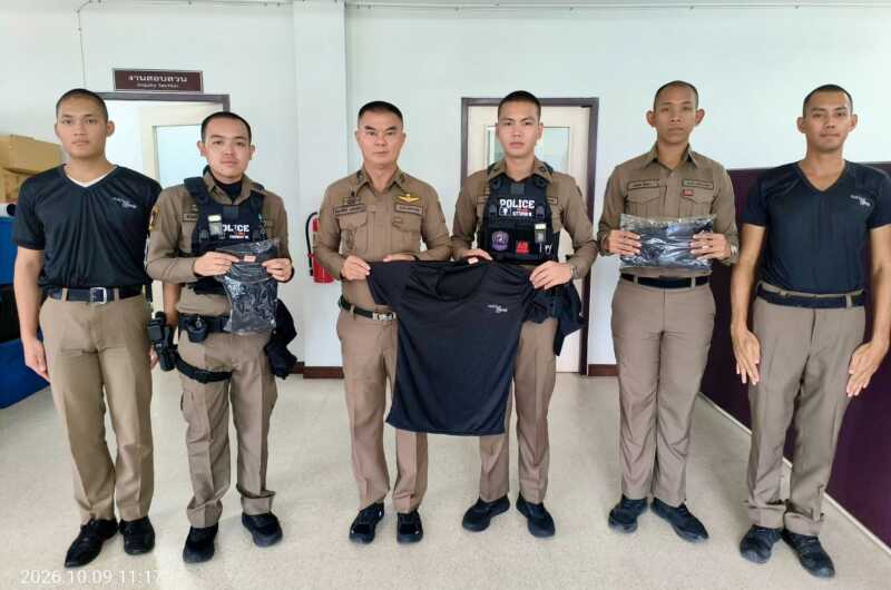 นครนายก – ผกก.สภ.ปากพลี ตรวจเข้มมาตรฐานการแต่งกายตำรวจบรรจุใหม่ ชื่นชมความพร้อมในการปฏิบัติหน้าที่ พร้อมมอบเสื้อเป็นขวัญกำลังใจ