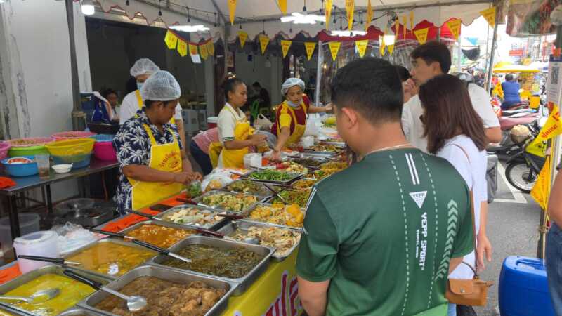 หาดใหญ่คึกคักรับเทศกาลกินเจ ถนนศุภสารรังสรรค์เนรมิตเป็น “ถนนสายเจ” รวมอาหารเจหลากหลายเมนู ร้านเก่าแก่ปรับเมนูรับเทศกาล
