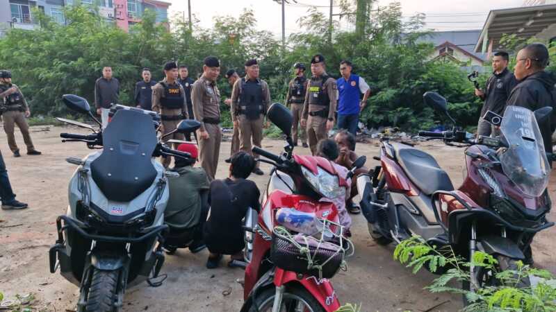 ภ.2 สนธิกำลังกว่า 100 นายปิดล้อมตรวจค้นตึกร้าง กวาดล้างสิ่งผิดกฏหมาย กวาดบ้านเมืองให้สะอาด