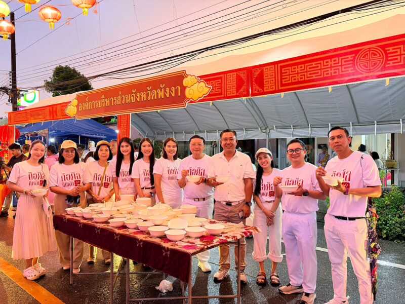 พังงา-ประเพณีถือศีลกินผักพังงาสุดคึกคัก ผัดหมี่มงคลกระทะยักษ์ เปิดงานอิ่มบุญ9บาท ตลาดกระโสม จ่าย9บาทกินอาหารเจไม่อั้น88ซุ้ม