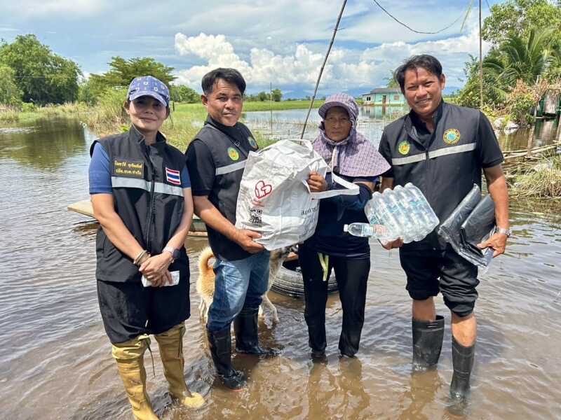 นครนายก-นายก อบต.ท่าเรือ นำคณะผู้บริหารลงพื้นที่มอบถุงยังชีพ ช่วยเหลือผู้ประสบอุทกภัย หมู่ 8 ตำบลท่าเรือ ส่งต่อความห่วงใยและกำลังใจถึงประชาชน