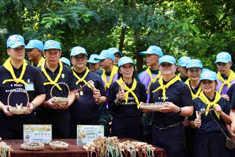 ชลบุรีรวมพลังจิตอาสา ปลูกป่าฟื้นฟูธรรมชาติเขาเขียว น้อมรำลึกพระมหากรุณาธิคุณ “สมเด็จพระพันปีหลวง” เนื่องในวันคล้ายวันสวรรคต
