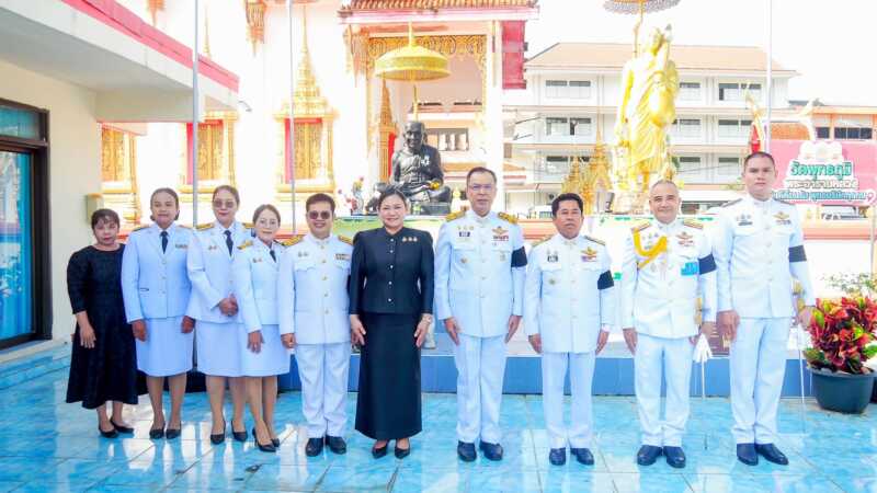 จังหวัดยะลา จัดพิธีทำบุญตักบาตร เจริญพระพุทธมนต์ และถวายดอกไม้จันทน์ น้อมรำลึกในพระมหากรุณาธิคุณ สมเด็จพระบรมราชชนนีพันปีหลวง