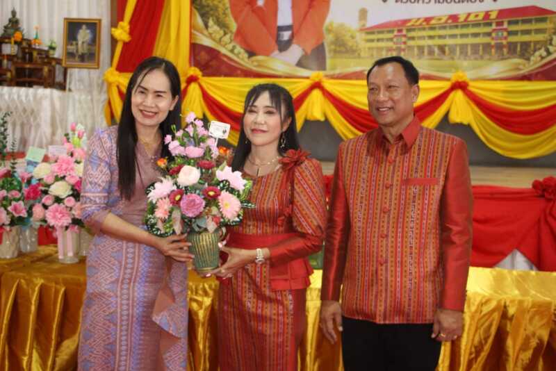 “จารุณี เสนารัตน์” นั่ง ผอ.โรงเรียนเมืองร้อยเอ็ดคนใหม่ ชูยุทธศาสตร์ 3 ศรัทธา 5 ส. ขับเคลื่อนการศึกษา มุ่งปั้นผู้เรียนเก่งดี มีทักษะชีวิต