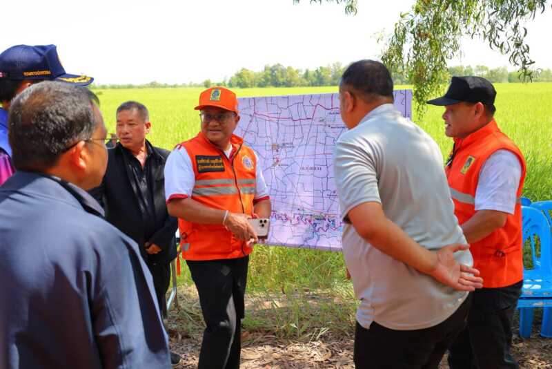 ผู้ว่าฯ ร้อยเอ็ดลงพื้นที่สุวรรณภูมิ เร่งสูบน้ำช่วย 3,000 ไร่ รับมือภัยแล้งช่วงข้าวออกรวง