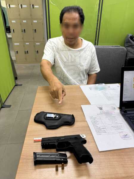 ปทุมธานี – อดีตลูกจ้างมอบตัวแล้ว หลังรัวปืนขู่นายกบางคูวัดอ้างแค้นตกงาน