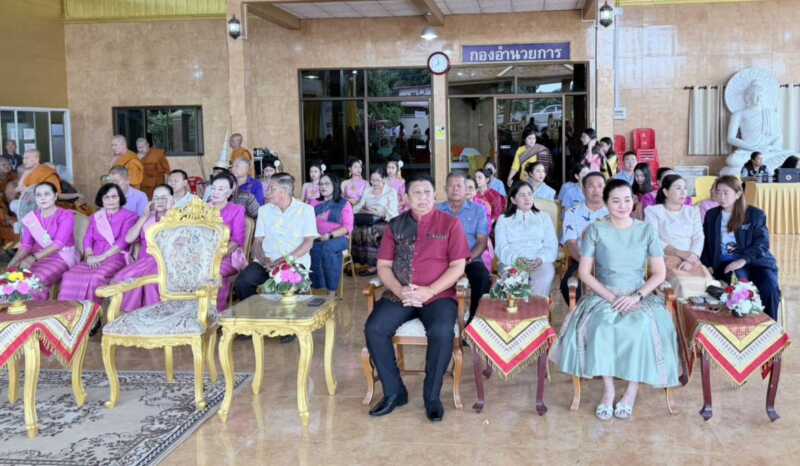 นครนายก – วัดท่าแดงจัดพิธีตักบาตรเทโวโรหณะ เนื่องในวันออกพรรษา